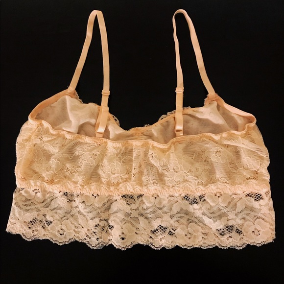 Urban Outfitters Lace Scallop Bralette 💞 - Picture 3 of 5